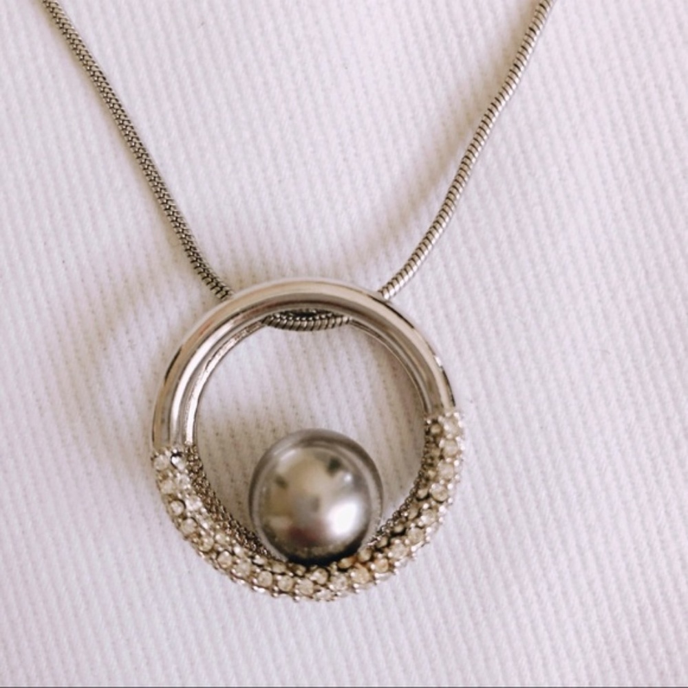 Pendant pearl hoop circled necklace